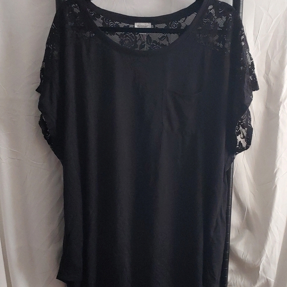 Avenue Tops - Avenue dressy Black top size 22/24 NWT